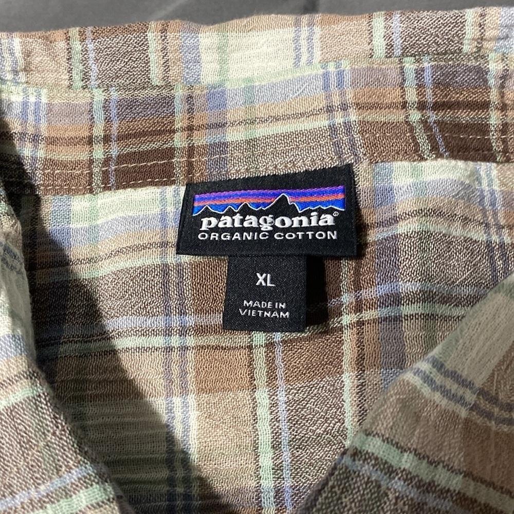 Patagonia Organic Cotton short sleeved shirt. Size XL - Picture 2 of 5